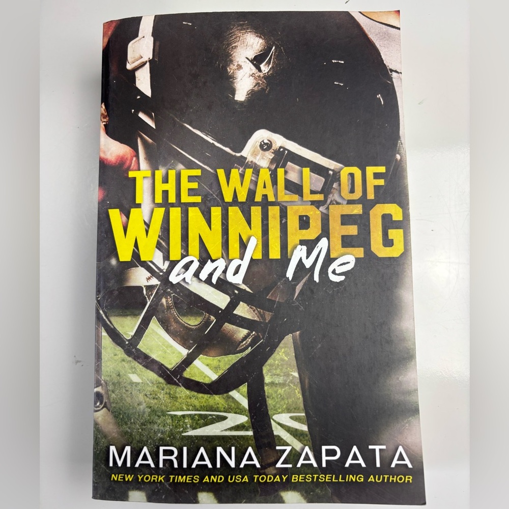 The Wall Of Winnipeg And Me‎ Paperback book Mariana Zapata